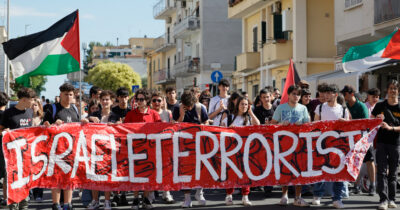 Copertina di Attacco alla Flotilla, gli studenti: “Ci mobiliteremo nelle scuole e nelle università”. A Roma occupato il primo liceo