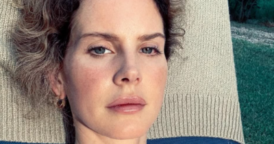 Copertina di “Non è chirurgia estetica, non sono mai stata sotto i ferri o sotto anestesia in vita mia. Per il naso ho usato un filler”: così Lana Del Rey risponde a un commentatore