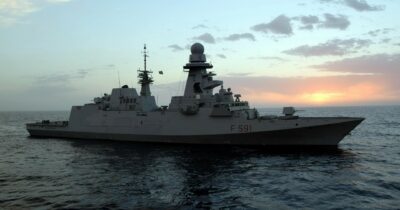 Copertina di Flotilla, dopo i droni Crosetto manda una fregata. Meloni: “Sono contro di me”