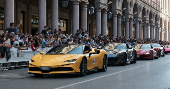 Salone dell’auto di Torino, piazze e vie diventano la vetrina della mobilità futura