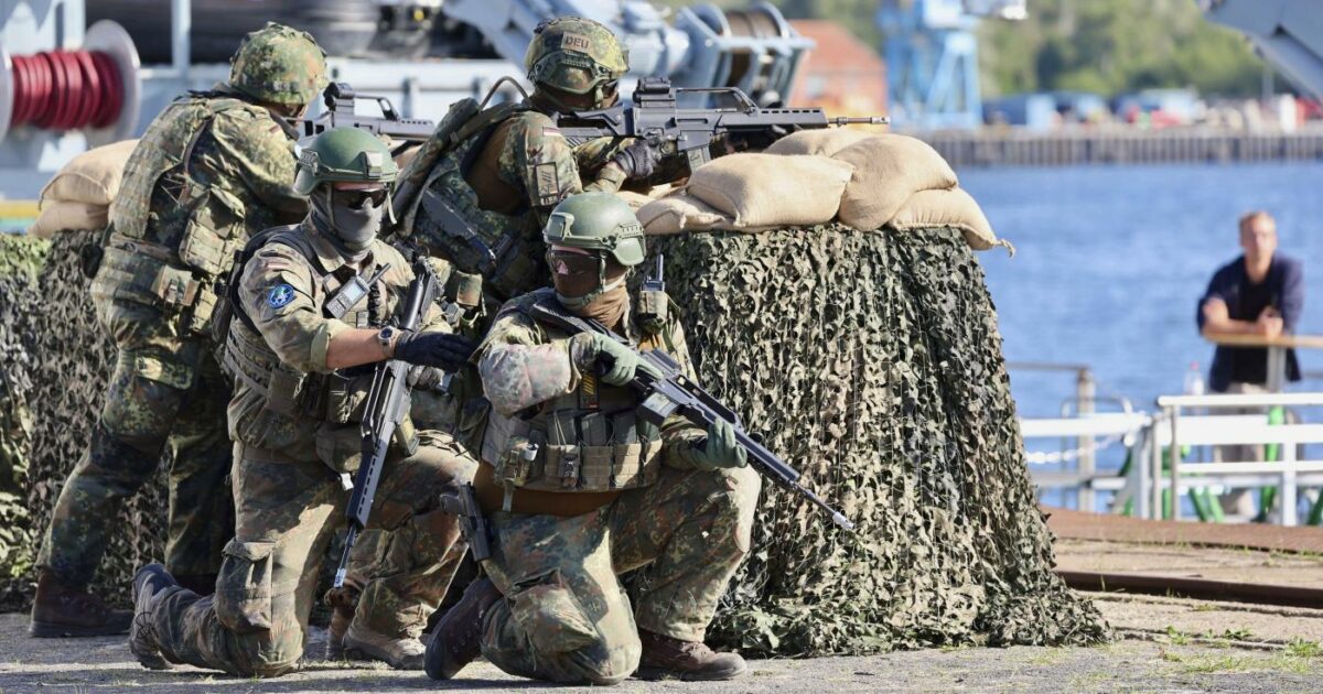 Ad Amburgo l’esercitazione con 500 militari e civili: si simula il trasferimento di truppe Nato da schierare a Est