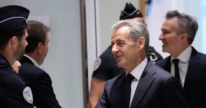 Sarkozy condannato a 5 anni per i fondi da Gheddafi alle presidenziali del 2007: andrà in carcere
