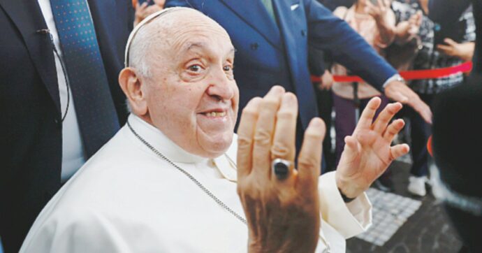 Un anno senza papa Francesco: un rompighiaccio che ha fatto uscire Gesù dalla Chiesa