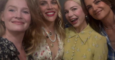 Copertina di “Mi manca mio marito”: il commento della moglie di James Van Der Beek, assente alla reunion della serie tv “Dawson’s Creek” ma presente con un video