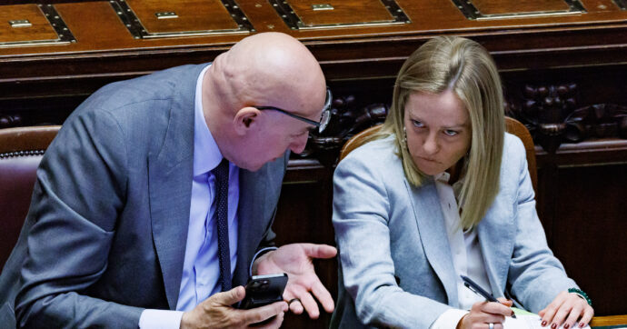 Global Sumud Flotilla, il nervosismo di Meloni e il tono dialogante di Crosetto. E le opposizioni in aula sottolineano le differenze