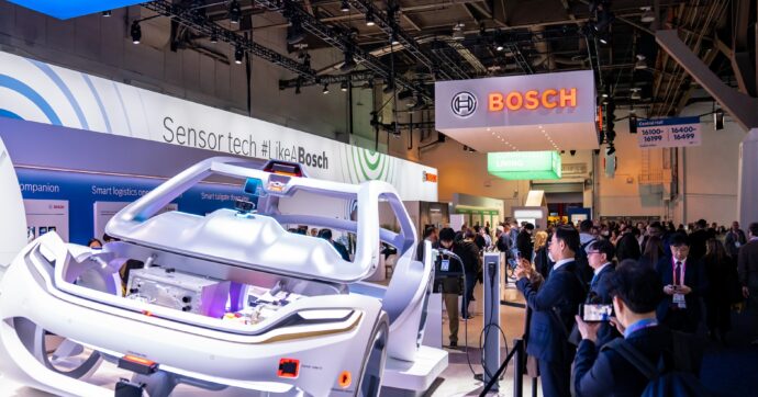 Bosch annuncia il licenziamento di 13mila dipendenti entro il 2030: “Il più grande taglio della storia”