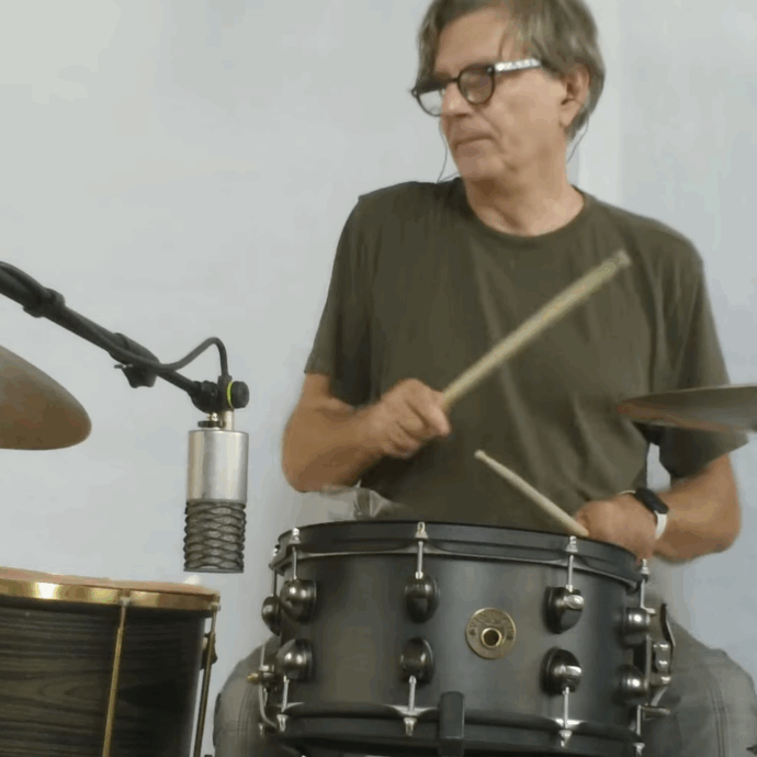 È morto Massimo Pacciani: il batterista ha suonato per Antonello Venditti, Raf e Fiorello. Laura Pausini: “Grazie per il tuo talento e la tua amicizia”