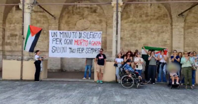 Copertina di Salvini contestato ad Ascoli Piceno con bandiere pro Gaza, il leader della Lega: “Mi fanno un mix di pena e tenerezza”