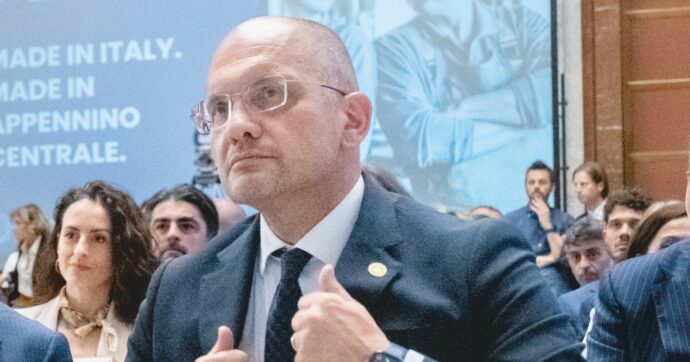 Marche, Castelli (FdI) fa spot coi soldi del terremoto