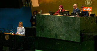 Copertina di Meloni all’Onu attacca i “green deal”: “L’ecologismo insostenibile ha fatto perdere posti di lavoro”