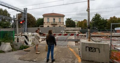 Copertina di Travolta da un treno nel Ravennate: morta 25enne. Si trovava lungo i binari con un ragazzo