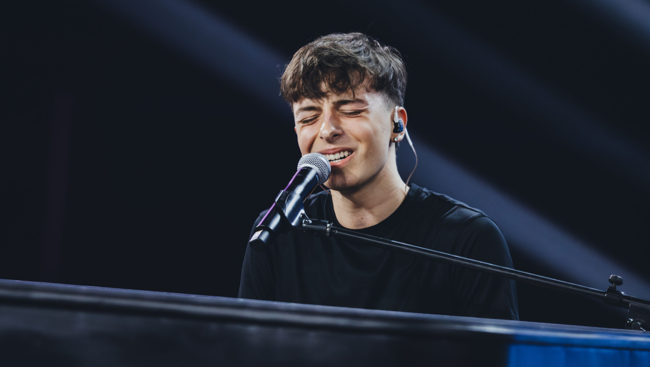 x factor 2025 a soli 16 anni alessandro tomasi canta riccardo cocciante e travolge la giuria 8211 il video