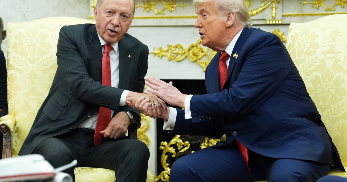 Pace fatta tra Erdogan e Trump in nome degli affari: il presidente americano sblocca la vendita dei jet F35 alla Turchia
