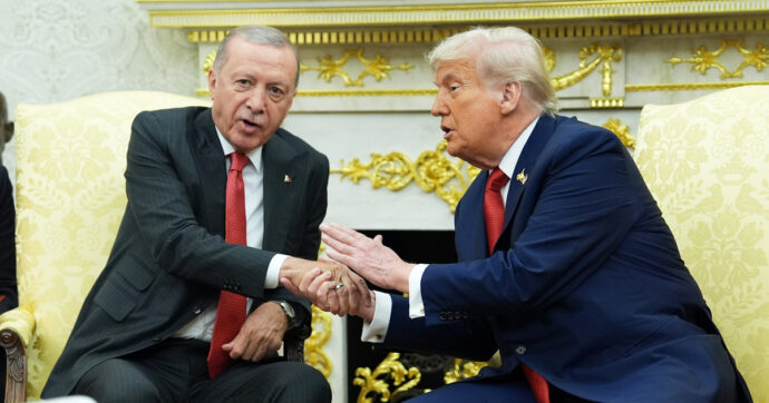 Pace fatta tra Erdogan e Trump in nome degli affari: il presidente americano sblocca la vendita dei jet F35 alla Turchia