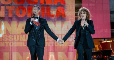 Copertina di “La paura va sconfitta”: Emma, Elodie, Elisa, Noemi e Fiorella Mannoia contro la violenza sulle donne con “Una Nessuna Centomila” a Napoli – LE FOTO