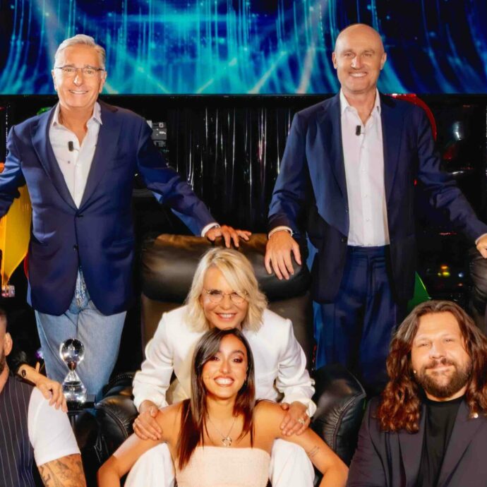“Tu Si Que Vales” riparte con la novità Paolo Bonolis in giuria con ospiti Ilary Blasi, Simona Ventura e il maestro Peppe Vessicchio: cosa accadrà su Canale 5