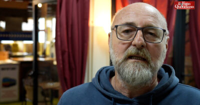 Copertina di “Tolgono anche i biscotti dai pacchi, falso che gli aiuti si possono consegnare in pochi giorni”: la denuncia della Flotilla di terra