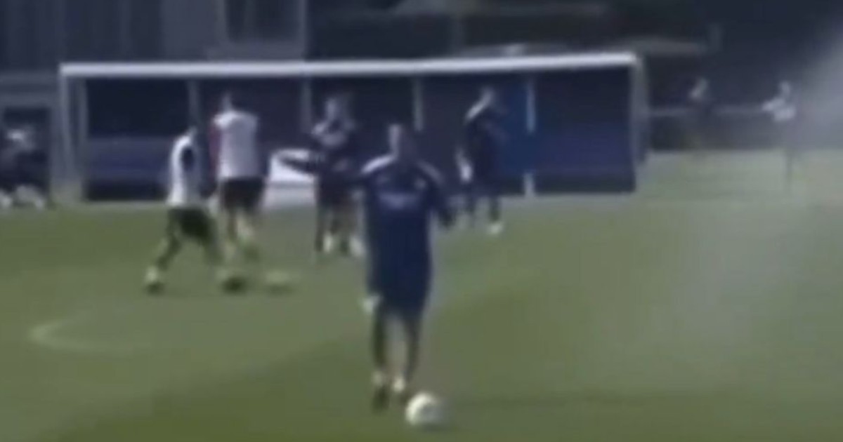 Chivu si scaglia contro un tifoso: “Rispettate chi lavora oppure andate a Milanello” – Video