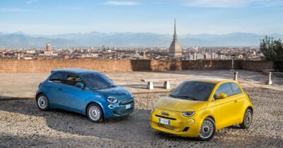 Copertina di Fiat 500 Hybrid torna alle origini. Debutta al Salone di Torino la nuova versione prodotta a Mirafiori