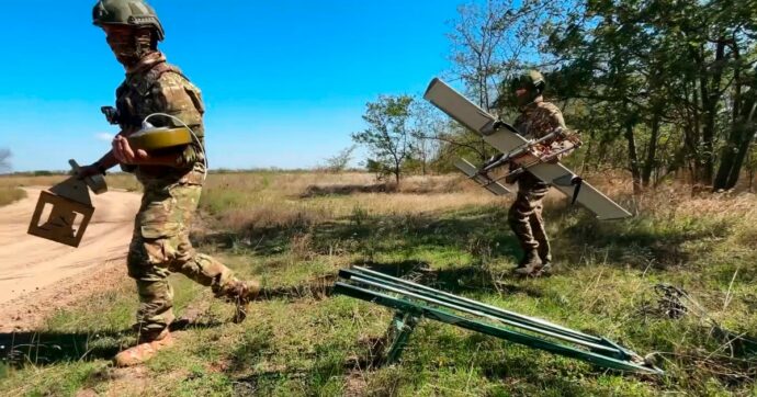 Copertina di Droni in Danimarca, Olanda e Germania, che valuta l’abbattimento. L'Ue: “Già in guerra ibrida con Mosca”. Kiev: “Italia forse la prossima”