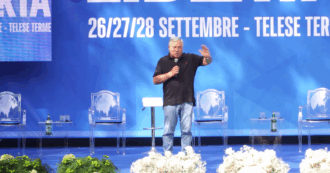 Tajani si difende: “Critiche per i balli? Solo da chi fa tv a senso unico, Battisti fa parte del pantheon di Forza Italia”