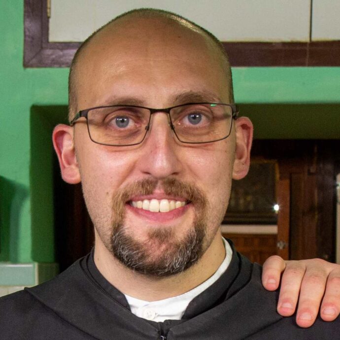 “Ho preso i voti a 32 anni, la mia famiglia l’ha presa male. Se il voto di castità è superato? Io sono all’antica”: così Don Salvatore di “Le ricette del convento”