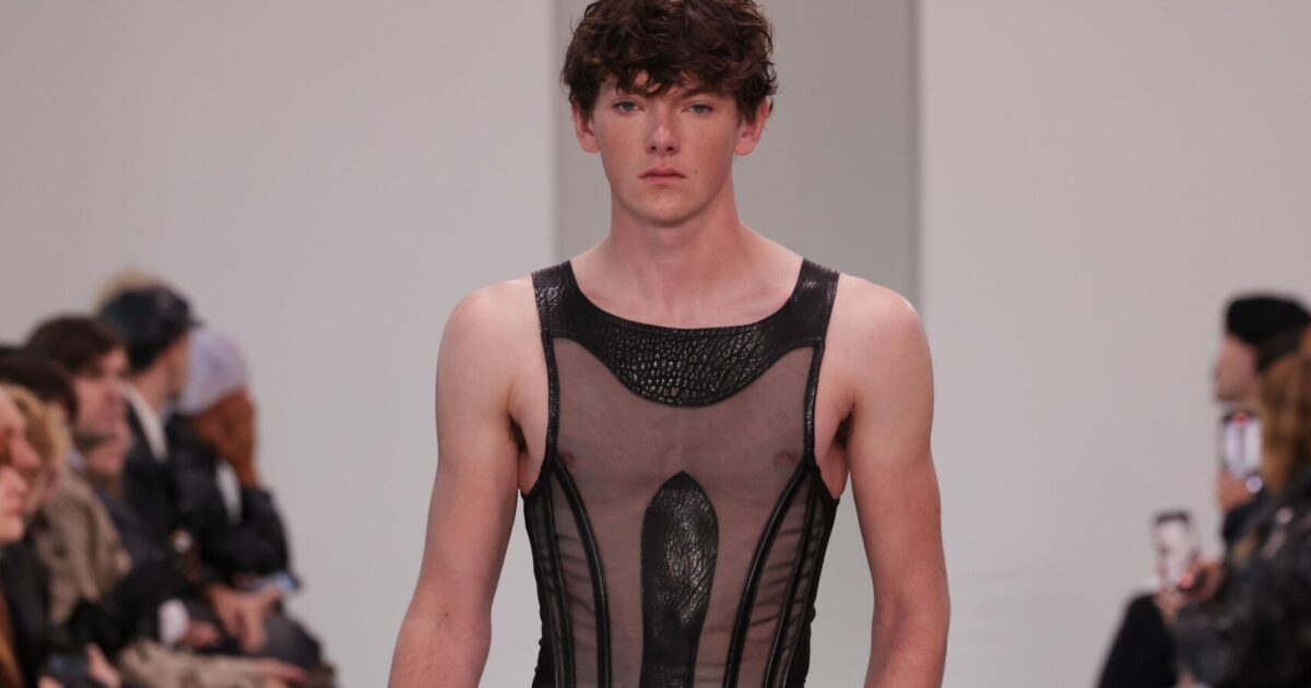 ho iniziato facendo cappellini durante il lockdown ora sfilo alla fashion week il sistema della moda 232 tossico ma non mollo la storia di lorenzo seghezzi
