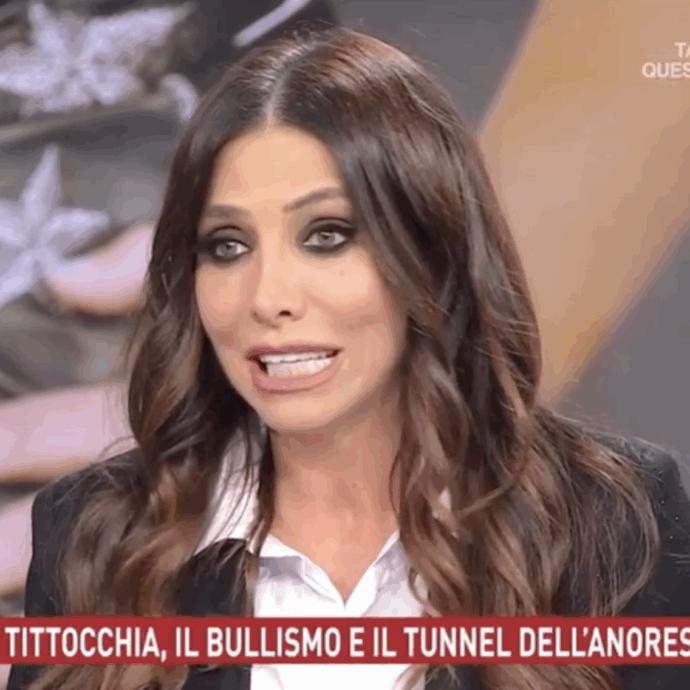 “Ho subito tanta cattiveria, mi chiamavano ‘cicciabomba’. A un certo punto ho smesso di mangiare ed è arrivata l’anoressia”: lo rivela Emanuela Tittocchia