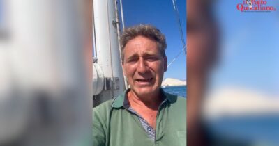 Copertina di Flotilla, l’inviato del Fatto a bordo: “Falso che tutti gli italiani abbiano abbandonato le barche, per molti la missione continua”