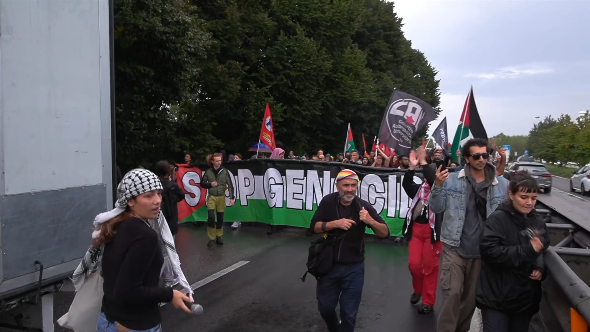 Corteo per Gaza sfila a Padova, i manifestanti percorrono la tangenziale – Video