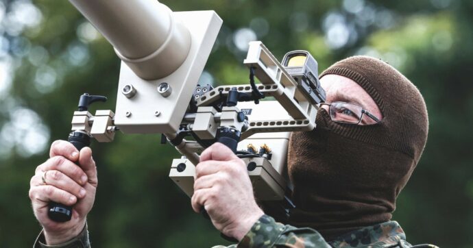 L’Ue dichiara la guerra “ibrida” per accelerare i piani di riarmo