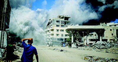 Copertina di Gideon Levy (Haaretz): “Nessuno ha alternative ad Hamas: piano Blair pura fantasia coloniale”