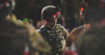 Copertina di Portland, Trump invia la guardia nazionale contro gli “Antifa”: “Sono terroristi interni”