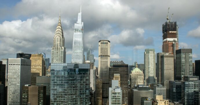 “Molestava le donne in una stanza insonorizzata”: arrestato per abusi e traffico sessuale l’ex trader del Fondo Soros