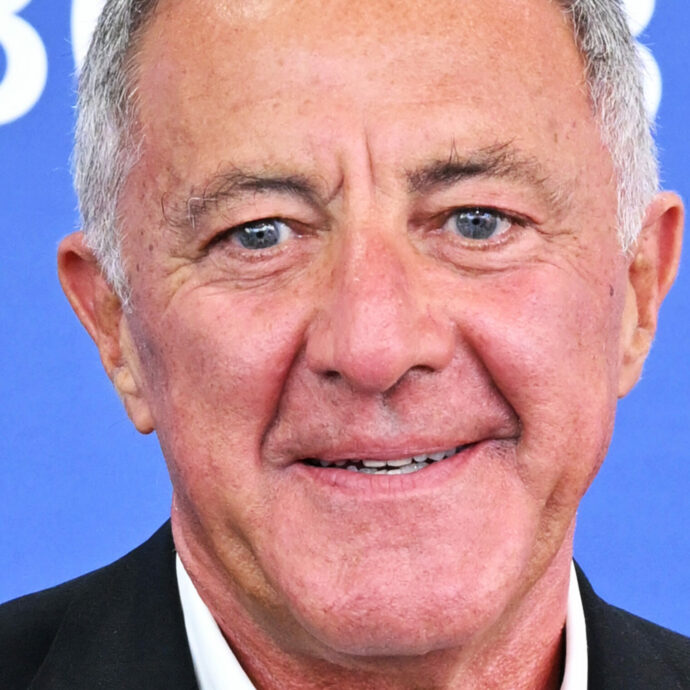 “Ho avuto un’intossicazione da ostriche a letto con un’attrice. Sembrava l’Esorcista. In bagno gridai: ‘Chiama mia moglie, muoio!'”: così Luca Barbareschi