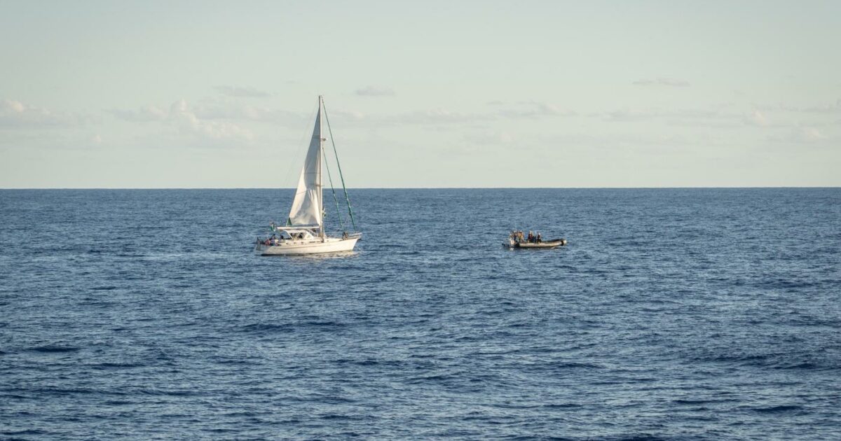 flotilla le barche verso gaza sorvegliate dai droni l8217allarme al prossimo attacco si rischia il morto scendiamo in piazza