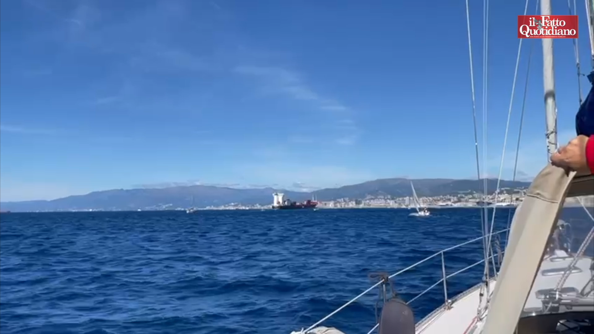genova imbarcazioni seguono la portacontainer israeliana ieri sera il blocco della merce pericolosa diretta a tel aviv 8211 video