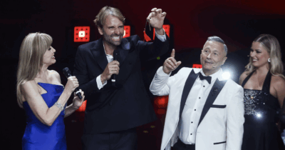 Copertina di Ballando con Le Stelle, le pagelle della prima serata: le opinioni della giuria su Marcella Bella (4), Massimiliano Rosolino supplente precario (5). I voti