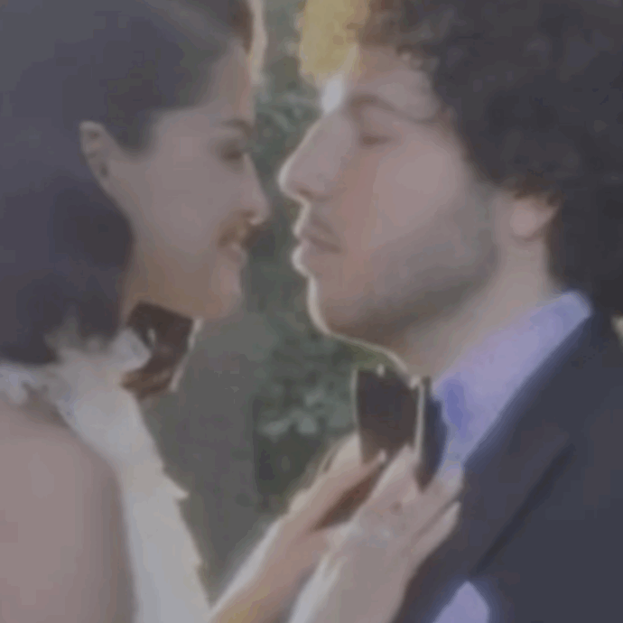 Selena Gomez ha sposato Benny Blanco: cerimonia intima e abito sobrio. I due si sono conosciuti nel 2023