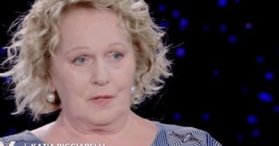 Copertina di “Giancarlo Magalli è cattivo, qualche sberla gliela darei. Perché dice falsità su me e Baudo? Sono sola, spero di morire col mio cane”: Katia Ricciarelli a Verissimo