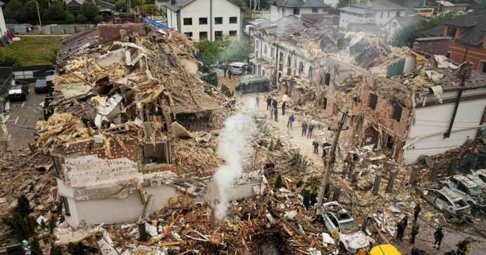 Ucraina, pioggia di razzi. Aerei polacchi in volo