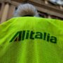 Copertina di Ex Alitalia. Lavoratori a casa ma i commissari fanno carriera