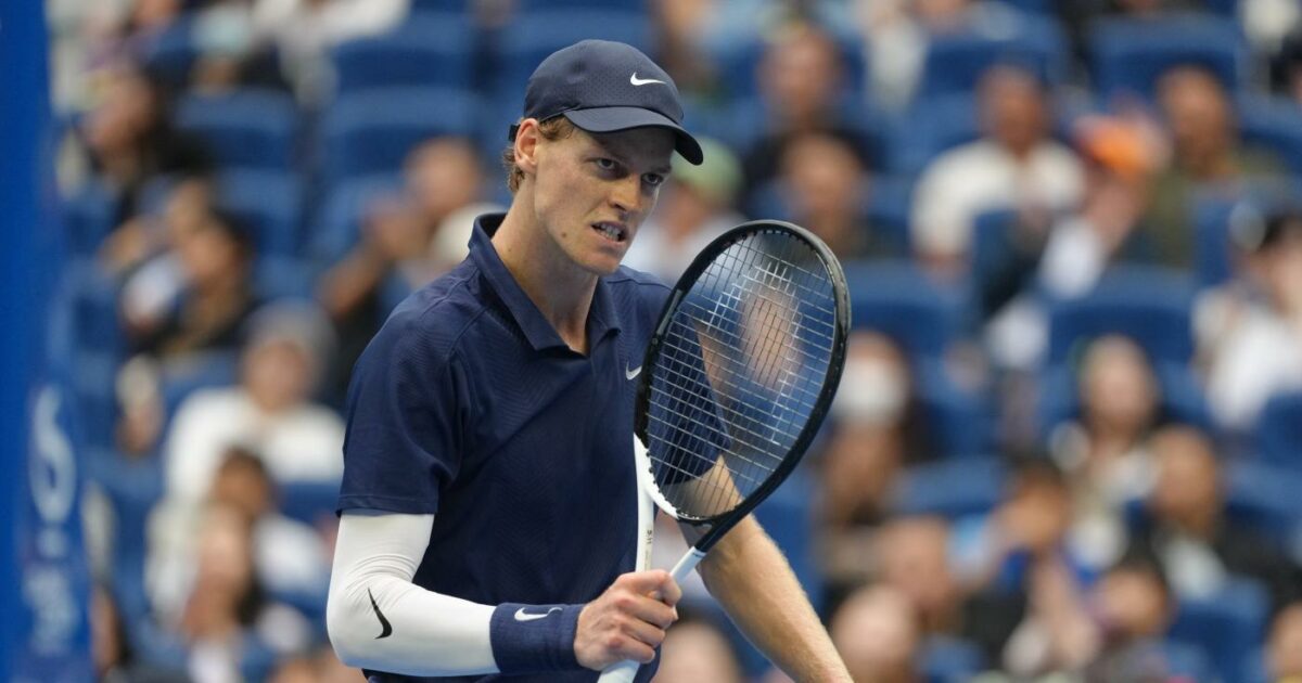 sinner rischia nel secondo set ma batte marozsan a pechino 232 in semifinale ora la sfida a de minaur con cui i precedenti sono impietosi