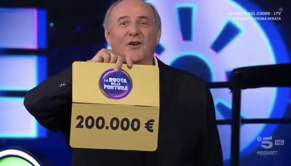 Giovane operaia vince 200mila euro a “La ruota della fortuna”: Gerry Scotti e Samira Lui si commuovono
