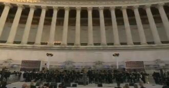 Copertina di Al Vittoriano la polizia festeggia il patrono San Michele. La banda suona con il Volo e Simona Molinari