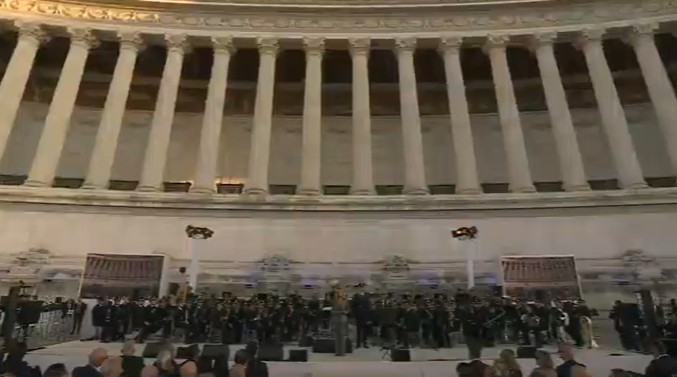 al vittoriano la polizia festeggia il patrono san michele la banda suona con il volo e simona molinari