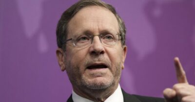 Copertina di “Usa e Israele vicini all’accordo per il cessate il fuoco a Gaza”. Herzog: “Valuto la grazia a Netanyahu nel processo per corruzione”