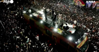 Copertina di Calca a un comizio politico in India, almeno 36 morti e decine di feriti: le immagini del caos