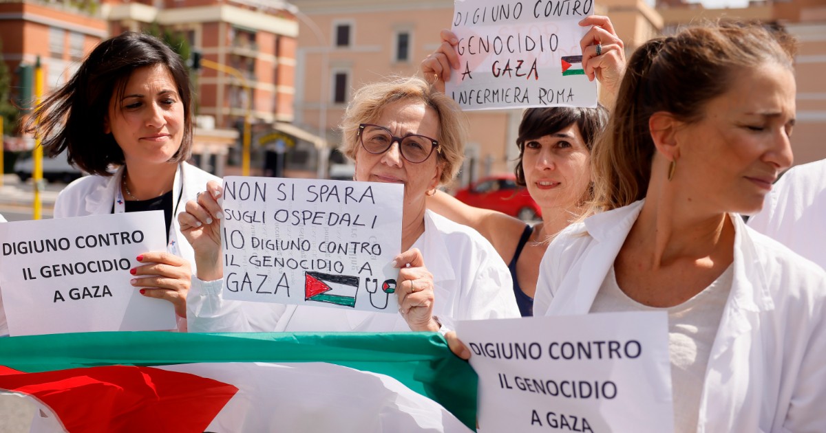 Torce, lampade e candele in 200 ospedali: “Illuminiamo la notte contro il genocidio”. La protesta silenziosa dei sanitari italiani per Gaza