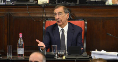 Copertina di San Siro, il voto decisivo nella notte: via libera alla vendita a Inter e Milan. Addio al Meazza: cosa succede ora